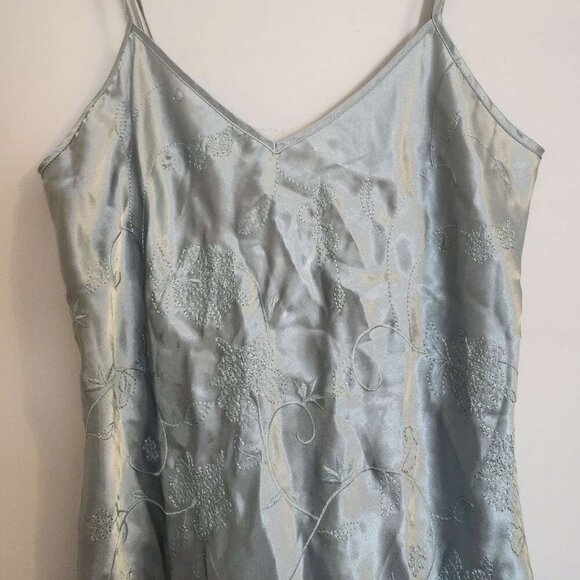 Morgan Taylor Embroidered Robe Slip Set Size Medium - Picture 11 of 15